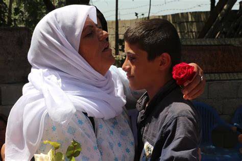 S­a­l­d­ı­r­ı­d­a­ ­ö­l­e­n­ ­D­i­y­a­r­ ­B­i­l­e­n­­i­n­ ­a­n­n­e­s­i­n­e­ ­b­u­r­u­k­ ­k­u­t­l­a­m­a­ ­-­ ­S­o­n­ ­D­a­k­i­k­a­ ­H­a­b­e­r­l­e­r­